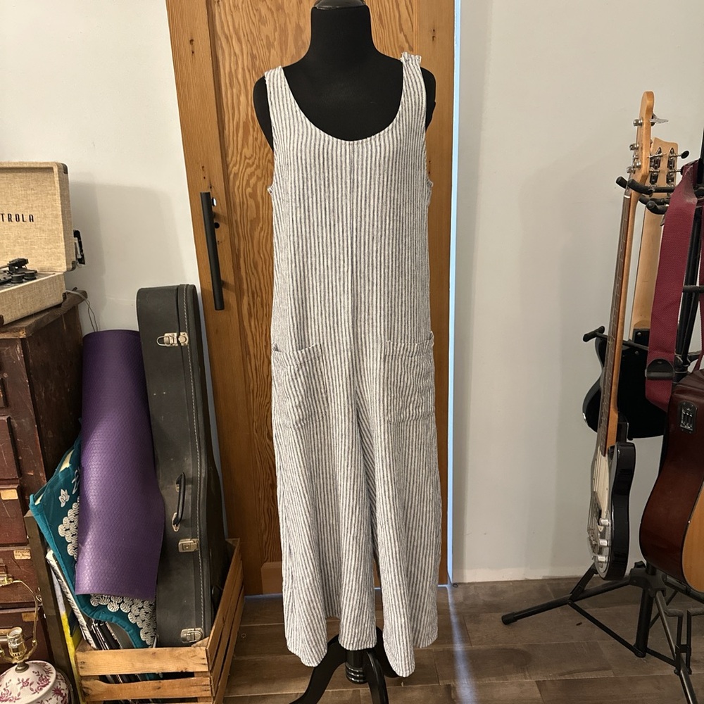 Max Studio Black and White Striped Maxi Dress